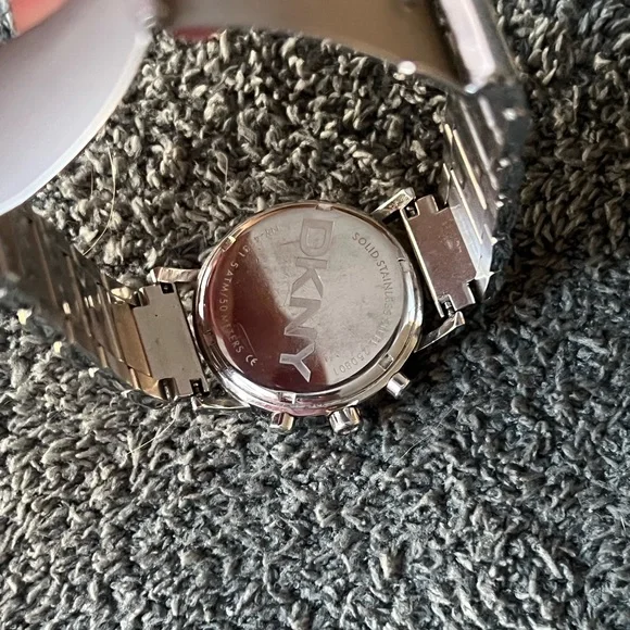 Authentic DKNY Women’s Mother of Pearl Watch Silver Stainless Steel Crystal - Picture 4 of 5